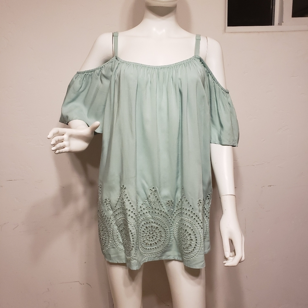 Torrid Green Challis Cold Shoulder Eyelet Blouse Size 0